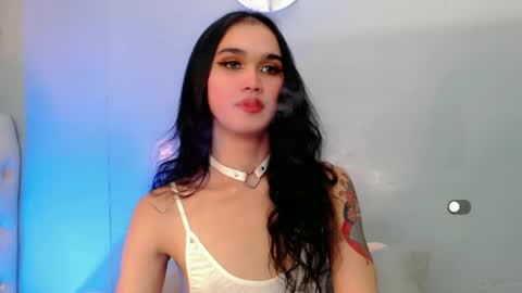 Snapshot of holly_sunshine69 chatting on February 1, 8:29 am Apple online show from February 1, 8:29 am