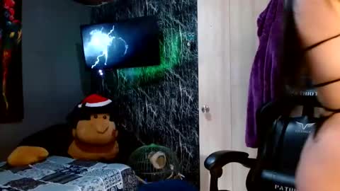 Snapshot of holly_thomsonx69 chatting on December 30, 3:57 pm holly_thomsonx69 online show from December 30, 3:57 pm