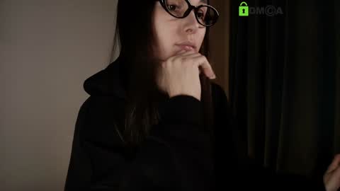 hollyextra online show from February 20, 3:01 pm