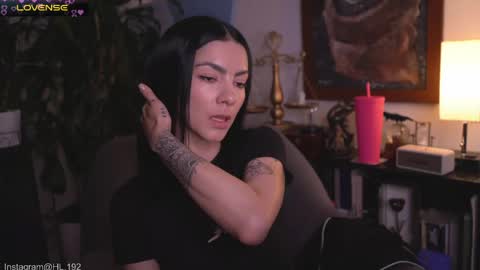 Holly Linder online show from May 24, 2:38 am