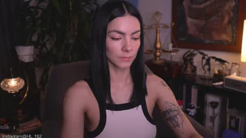 Holly Linder online show from May 31, 1:14 am