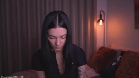 Holly Linder online show from June 25, 1:49 am