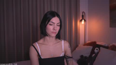 Holly Linder online show from July 1, 2:02 am