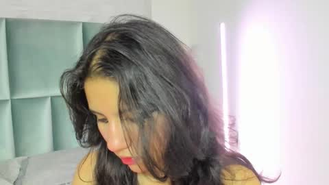 hollypeach_ online show from February 2, 7:23 pm