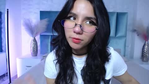 hollypeach_ online show from March 24, 7:41 pm