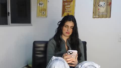 hollyshit_ online show from March 1, 1:22 am