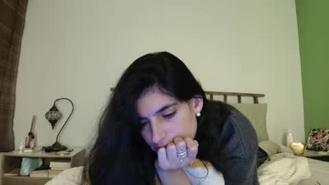 hollyshit_ online show from April 14, 2:28 am