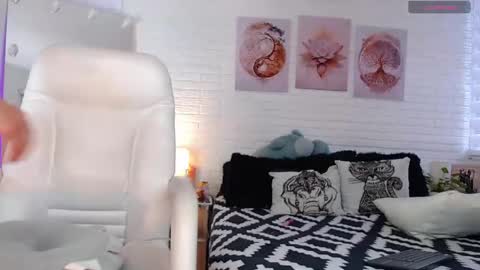 hollyt1 online show from April 16, 10:23 pm