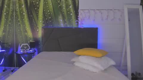 HollyTaillor online show from March 29, 5:40 am