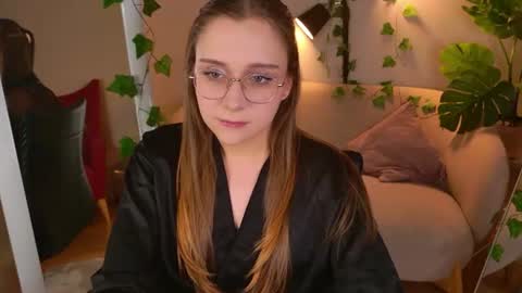 My name is Holly  online show from July 2, 9:10 pm