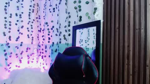 holly online show from December 12, 10:09 pm