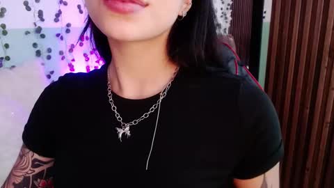 holly online show from December 20, 5:40 pm