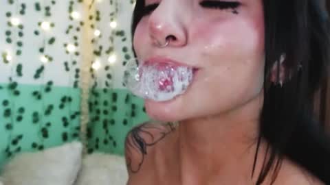 holly online show from January 14, 2:40 am