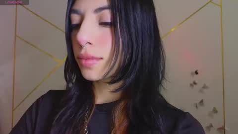 holly online show from November 5, 9:20 am