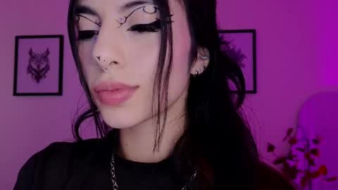 Snapshot of hollyxx_ chatting on May 28, 6:00 am holly online show from May 28, 6:00 am