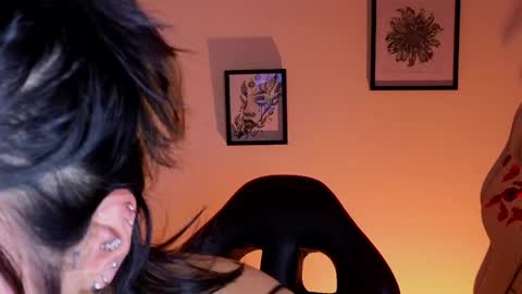 Snapshot of hollyxx_ chatting on June 3, 6:49 am holly online show from June 3, 6:49 am