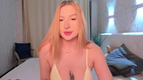 Emma online show from February 14, 1:02 am