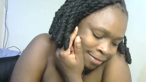 holy_ebony online show from April 5, 10:07 pm