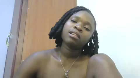 holy_ebony online show from April 8, 9:37 pm