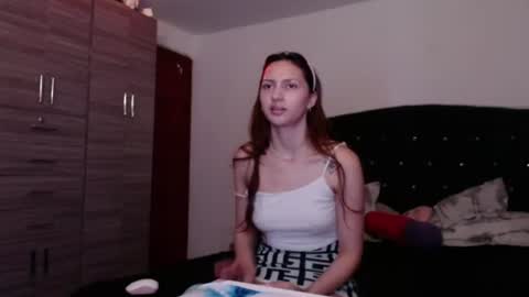 holy_julii online show from June 25, 5:12 am
