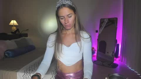 Snapshot of holy_khloe chatting on May 2, 2:16 am Kira Purrr online show from May 2, 2:16 am