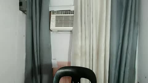 Snapshot of holy_maxine chatting on June 26, 11:47 am holy_maxine online show from June 26, 11:47 am