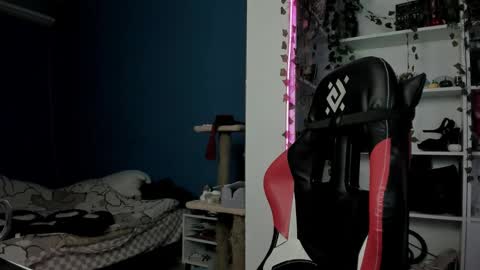 holy_mistresss online show from November 7, 10:15 am