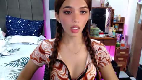 holy_molly1 online show from November 8, 2:45 am