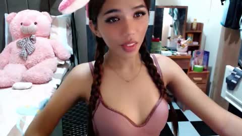 holy_molly1 online show from December 22, 10:40 pm