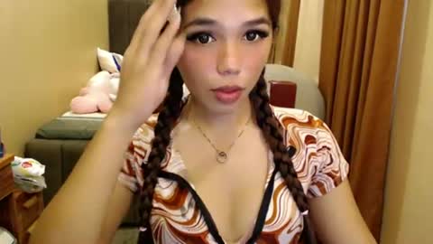 Snapshot of holy_molly1 chatting on June 12, 3:33 pm holy_molly1 online show from June 12, 3:33 pm