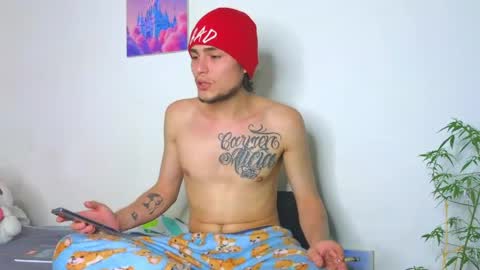 Snapshot of holy_taby_ chatting on May 2, 3:44 am online show from May 2, 3:44 am