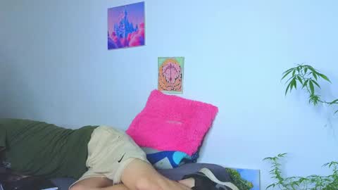 Snapshot of holy_taby_ chatting on May 4, 1:12 am online show from May 4, 1:12 am
