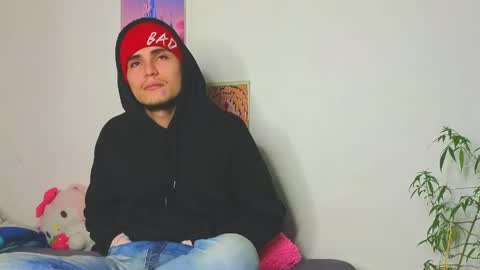 Snapshot of holy_taby_ chatting on May 8, 7:46 am online show from May 8, 7:46 am