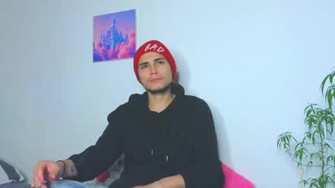Snapshot of holy_taby_ chatting on May 9, 9:14 am online show from May 9, 9:14 am