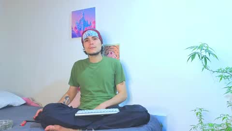 Snapshot of holy_taby_ chatting on May 13, 6:33 am online show from May 13, 6:33 am