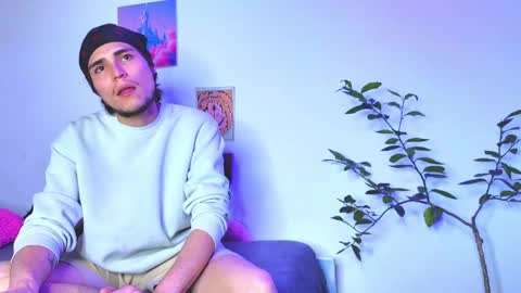 Snapshot of holy_taby_ chatting on May 16, 7:45 pm online show from May 16, 7:45 pm