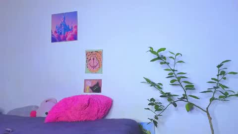 Snapshot of holy_taby_ chatting on May 17, 6:37 pm online show from May 17, 6:37 pm