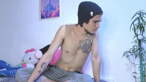 Snapshot of holy_taby_ chatting on May 20, 3:34 am online show from May 20, 3:34 am