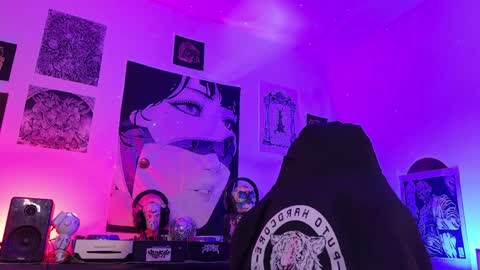   online show from May 10, 11:10 pm