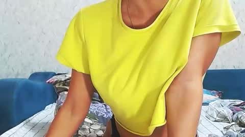 Snapshot of holyjulie chatting on November 25, 6:52 pm HolyJulie online show from November 25, 6:52 pm