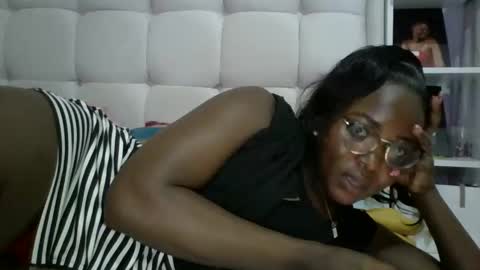 Honevey online show from April 8, 3:56 pm