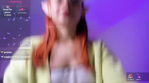 Snapshot of honey_bitee chatting on December 4, 7:55 pm Hi Im Annie vic Your dreams came true online show from December 4, 7:55 pm