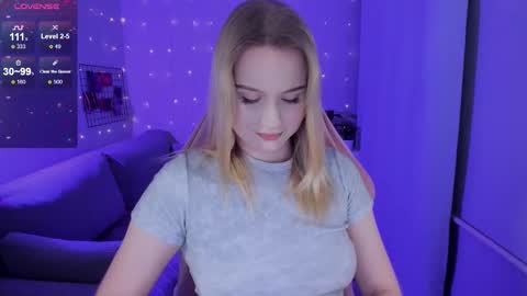 Snapshot of honey_blondee chatting on February 22, 6:28 pm Tammy online show from February 22, 6:28 pm