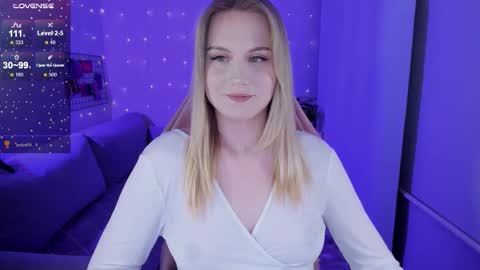 Snapshot of honey_blondee chatting on March 1, 8:44 pm Tammy online show from March 1, 8:44 pm