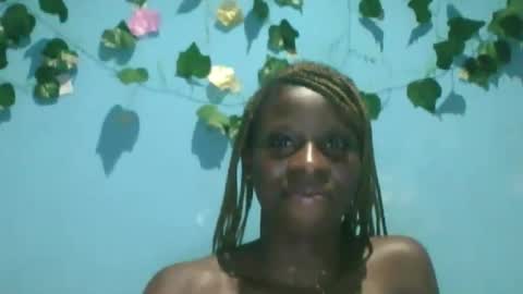 Snapshot of honey_bug2 chatting on September 16, 7:04 pm Queen online show from September 16, 7:04 pm