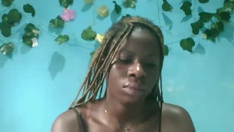 Snapshot of honey_bug2 chatting on September 21, 6:15 am Queen online show from September 21, 6:15 am