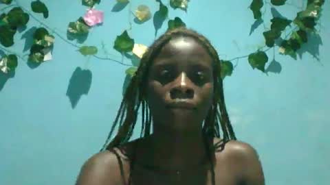 Snapshot of honey_bug2 chatting on September 24, 7:28 pm Queen online show from September 24, 7:28 pm