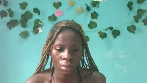Snapshot of honey_bug2 chatting on September 25, 8:07 am Queen online show from September 25, 8:07 am