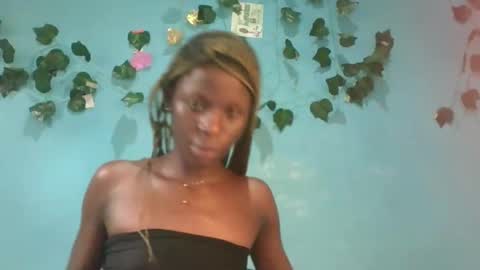 Snapshot of honey_bug2 chatting on September 30, 8:08 am Queen online show from September 30, 8:08 am