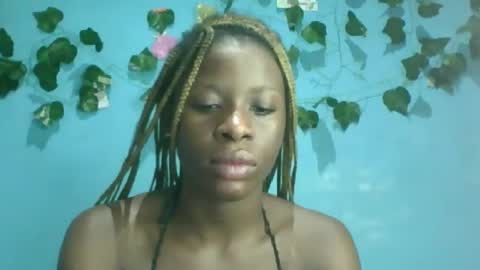 Snapshot of honey_bug2 chatting on October 9, 6:33 am Queen online show from October 9, 6:33 am